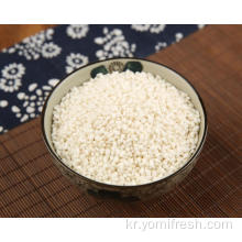 끈적 끈적한 쌀 대 하얀 쌀